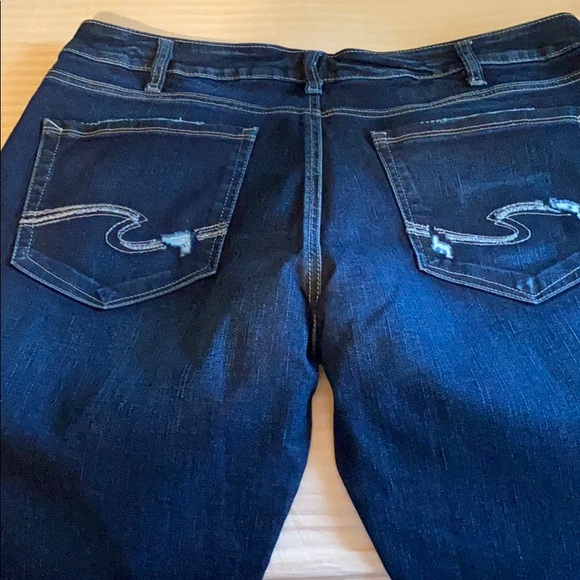 Silver - Picture 2 of 4